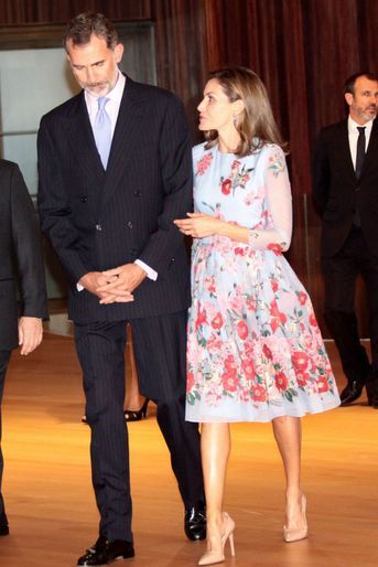 La reine Letizia et le roi Felipe VI d'Espagne dans une robe Carolina Herrera à Palma de Majorque, le 25 septembre 2017