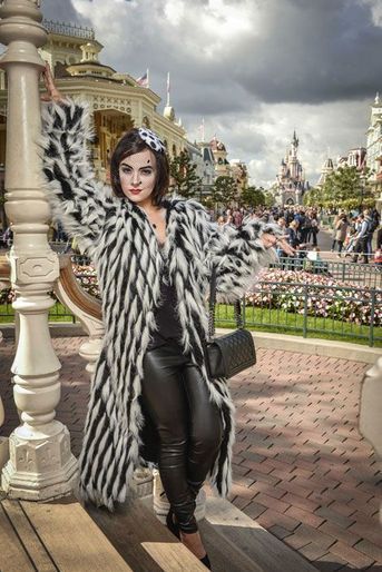 Alizée devient Cruella d'Enfer le temps d'une journée à Disneyland Paris pour Halloween