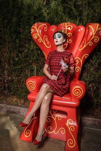 Sandrine Quétier devient la Reine de Coeur le temps d'une journée à Disneyland Paris pour Halloween