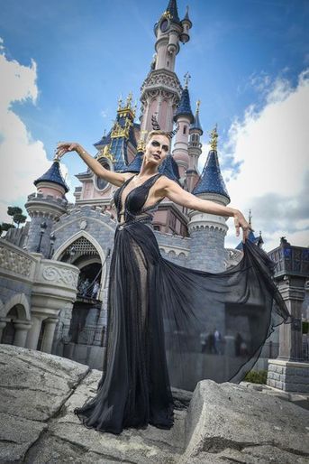 Sylvie Tellier devient Maléfique le temps d'une journée à Disneyland Paris pour Halloween