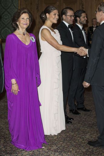 La princesse Victoria de Suède avec la reine Silvia et les princes Daniel et Carl Philip, à Stockholm le 22 septembre 2017