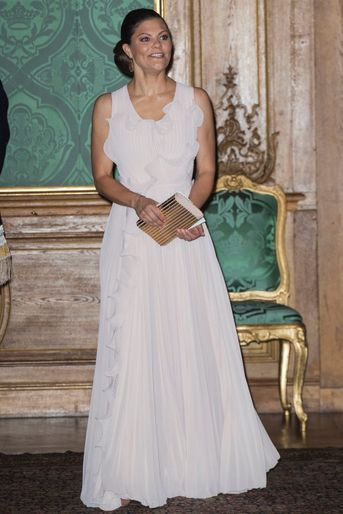 La princesse Victoria de Suède dans une robe H&M Conscious Exclusive en plastique recyclé, à Stockholm le 22 septembre 2017