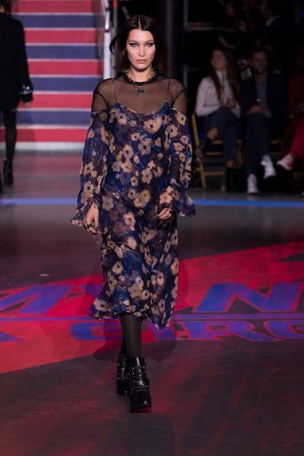 Bella Hadid au défilé Tommy Hilfiger à la Fashion Week de Londres, le 19 septembre 2017.