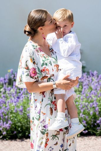 La princesse Victoria de Suède et son fils le prince Oscar au château de Solliden sur l&#039;île d&#039;Öland, le 14 juillet 2019