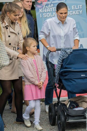 La princesse Victoria de Suède avec ses enfants la princesse Estelle et le prince Oscar à Solna, le 10 septembre 2017