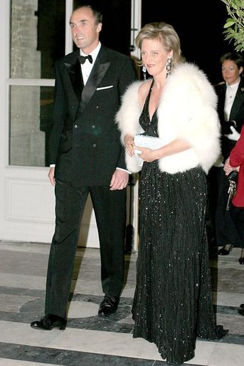La princesse Astrid de Belgique avec le prince Lorentz au château de Versailles, le 4 décembre 2006