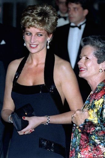 Lady Diana avec Anne-Aymone Giscard d&#039;Estaing au château de Versailles, le 28 novembre 1994