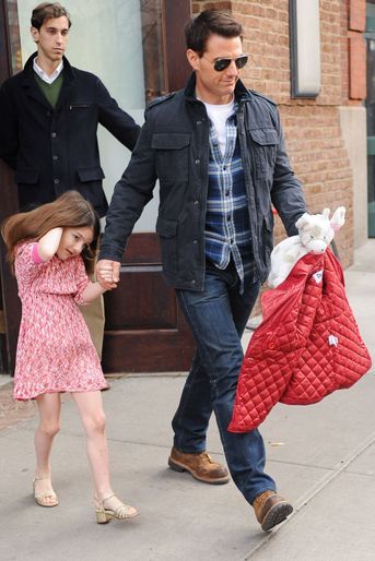 Tom Cruise devient papa pour la troisième fois à 43 ans avec la naissance de sa fille Suri.