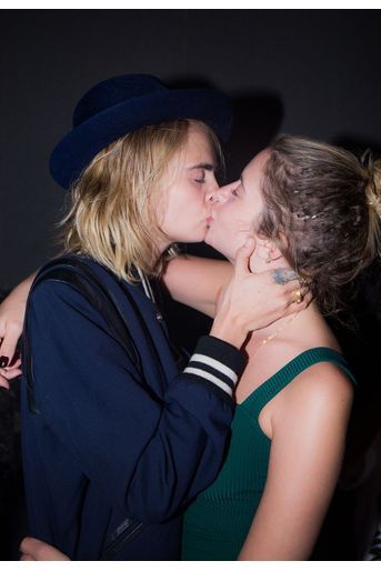 Cara Delevingne et Ashley Benson célèbrent leurs fiançailles au VIP Room de Saint-Tropez le 8 juillet 2019