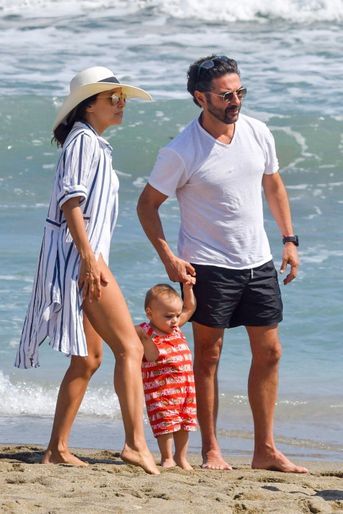 Eva Longoria, José Antonio Baston et leur fils Santiago à Marbella, le 9 juillet 2019