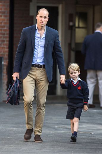 Le prince George de Cambridge arrive à la Thomas&#039;s Battersea School à Londres avec le prince William, le 7 septembre 2017