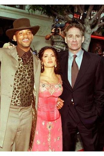 En 1999, l’actrice joue avec Will Smith et Kevin Kline (photo), dans ce long-métrage de Barry Sonnenfeld. Son statut de sex symbol ne la quittera plus.