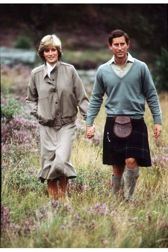 La princesse Diana et le prince Charles, lors de leur lune de miel à Balmoral, en août 1981. 