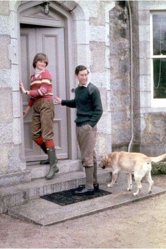 Lady Diana et son fiancé Charles, à Balmoral, le 5 mai 1981.