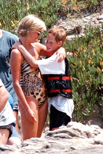 Lady Diana et le prince Harry à Saint-Tropez le 16 juillet 1997