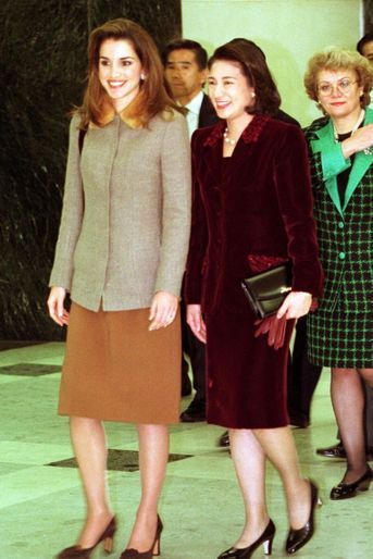 La reine Rania avec la princesse Masako au Japon en 1999