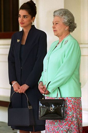 La reine Rania avec la reine Elizabeth II en 1999