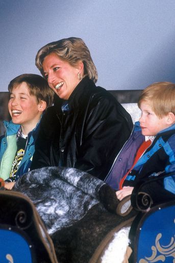 Lady Diana avec ses fils les princes William et Harry en 1993 