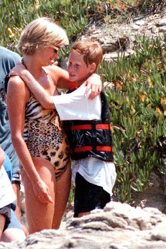 Lady Diana et le prince Harry en juillet 1997