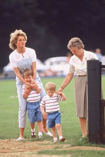 Lady Diana avec ses fils les princes William et Harry le 2 juillet 1987