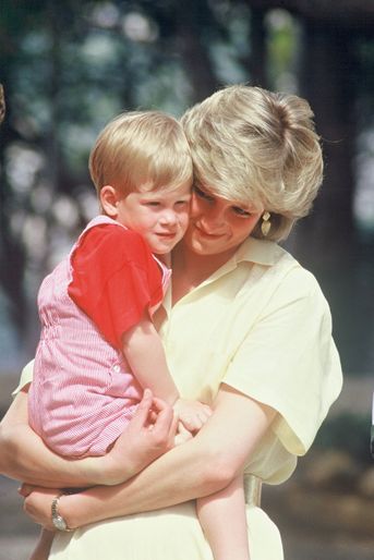 Lady Diana avec le prince Harry le 8 août 1987