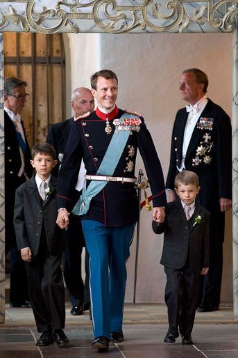 Le prince Nikolai de Danemark avec son père et son frère Felix, le 24 mai 2008