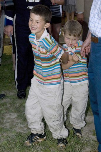 Le prince Nikolai de Danemark avec son frère Felix, le 12 juin 2007