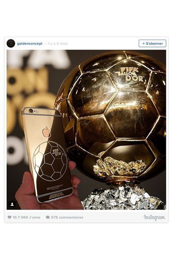 Le train de vie luxueux de Cristiano Ronaldo : sa coque iPhone "Ballon d'Or" évaluée à plus de 5.000 euros. 