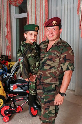 Le prince Hussein de Jordanie avec son père le prince Adballah, en 1998