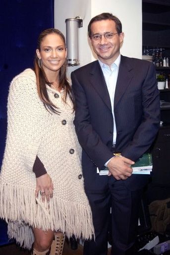 Le producteur pose avec la chanteuse, invitée de l’émission Y a un début à tout, en février 2003.