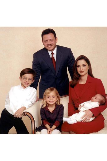 Rania avec le roi Abdallah et le prince Hussein, la princesse Iman, la princesse Salma en 2000
