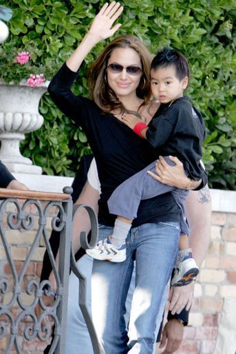 Avant de rencontrer Brad Pitt,&nbsp;Angelina Jolie avait adopté seule le petit Maddox en 2002.&nbsp;