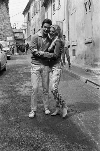 La lune de miel de Brigitte Bardot et Jacques Charrier, sur la Côte d'Azur, en juin 1959.