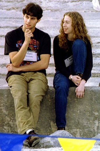 Marc Mezvinsky et Chelsea Clinton, en décembre 1996. 