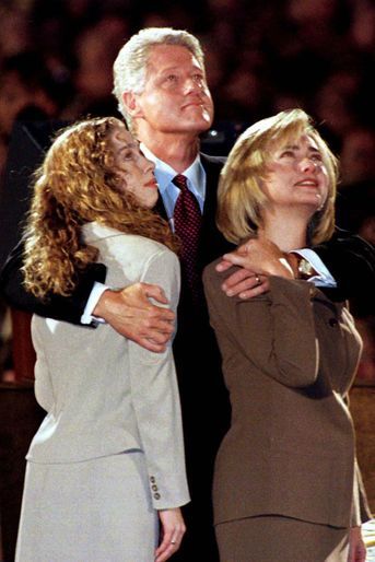 Bill, Hillary et Chelsea Clinton, en novembre 1996.