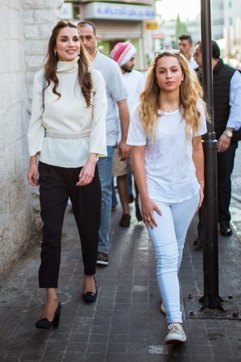 La reine Rania de Jordanie et la princesse Iman, le 16 août 2015