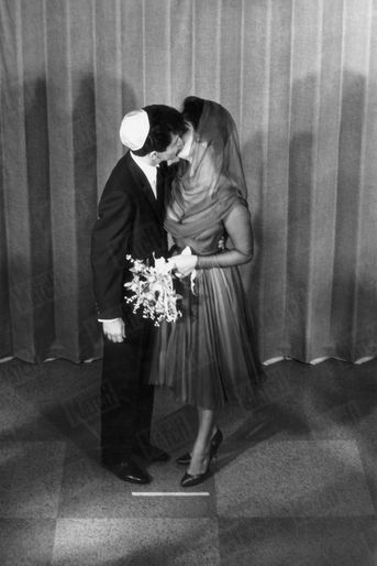 Le cérémonie religieuse de mariage d'Elizabeth Taylor et Eddie Fisher le 12 mai 1959, au temple Beth Shalom de Las Vegas.