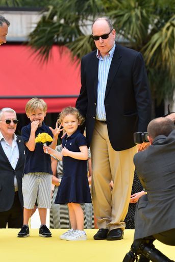 La princesse Gabriella et le prince héréditaire Jacques de Monaco avec leur père le prince Albert II à Monaco, le 16 juin 2019