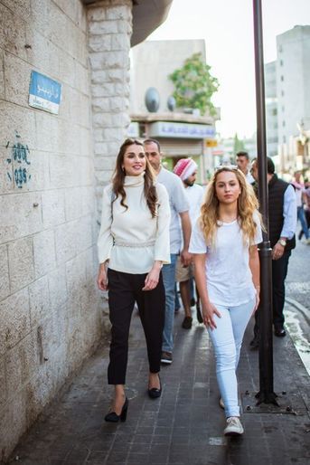 La reine Rania de Jordanie et la princesse Iman à Amman, le 16 août 2015