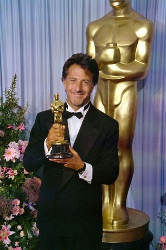 Dustin Hoffman avec son Oscar du meilleur acteur pour "Rain Man" en 1989