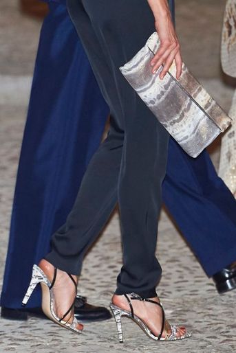 Détail de la tenue de la reine Letizia d&#039;Espagne à Palma de Majorque, le 5 août 2015