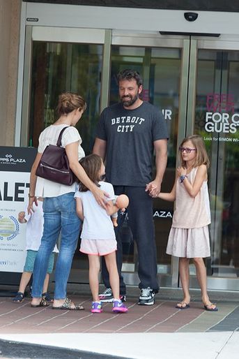 Ben Affleck, Jennifer Garner et leurs enfants à Atlanta le 8 août 2015
