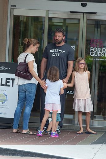 Ben Affleck, Jennifer Garner et leurs enfants à Atlanta le 8 août 2015
