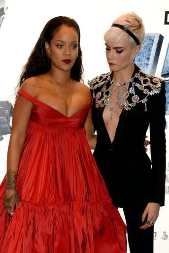 Rihanna et Cara Delevingne à l'avant-première de Valérian et la Cité des mille planètes, à Londres le 24 juillet 2017.