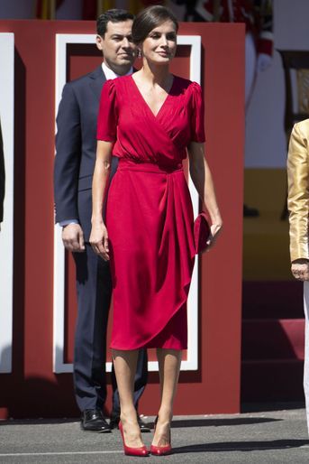La reine Letizia d'Espagne dans une robe griffée Cherubina à Séville, le 1er juin 2019