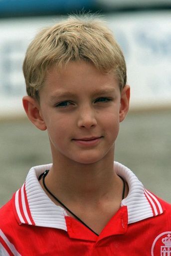 Pierre, à peine âgé de 9 ans, est déjà un grand passionné de football. 1998