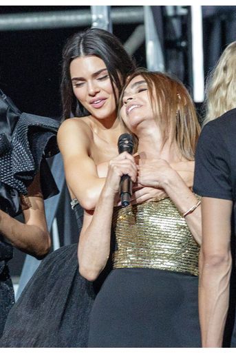 Kendall Jenner lors du défilé de Carine Roitfled au Gala de l'amfAR 2019