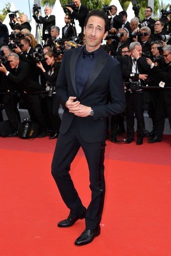 Adrien Brody (en Armani Privé)&nbsp;lors de la montée des marches du film «Once Upon A Time In Hollywood» à Cannes le 21 mai 2019