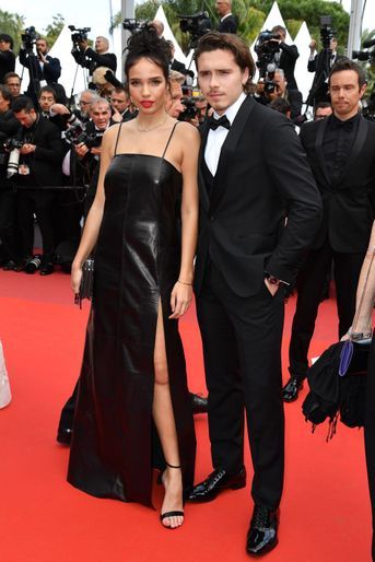 Hana Cross et Brooklyn Beckham&nbsp;lors de la montée des marches du film «Once Upon A Time In Hollywood» à Cannes le 21 mai 2019