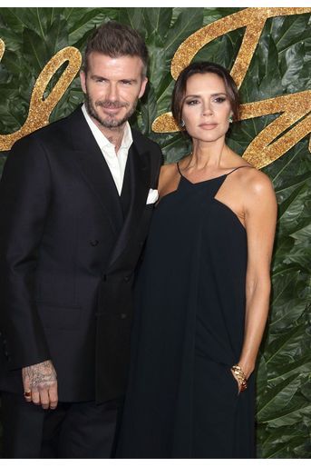Indissociables depuis plus de 20 ans, Victoria et David Beckham gèrent une véritable entreprise et s’impliquent dans leurs carrières respectives. Leur marque leur rapporte plusieurs millions de dollars chaque année.